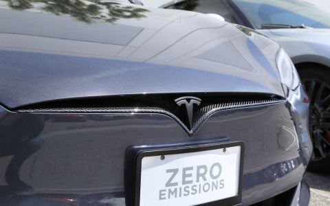 Carbon Fiber V-Stripe Replacement for 2016.5-19+ Tesla Model S (Facelift)