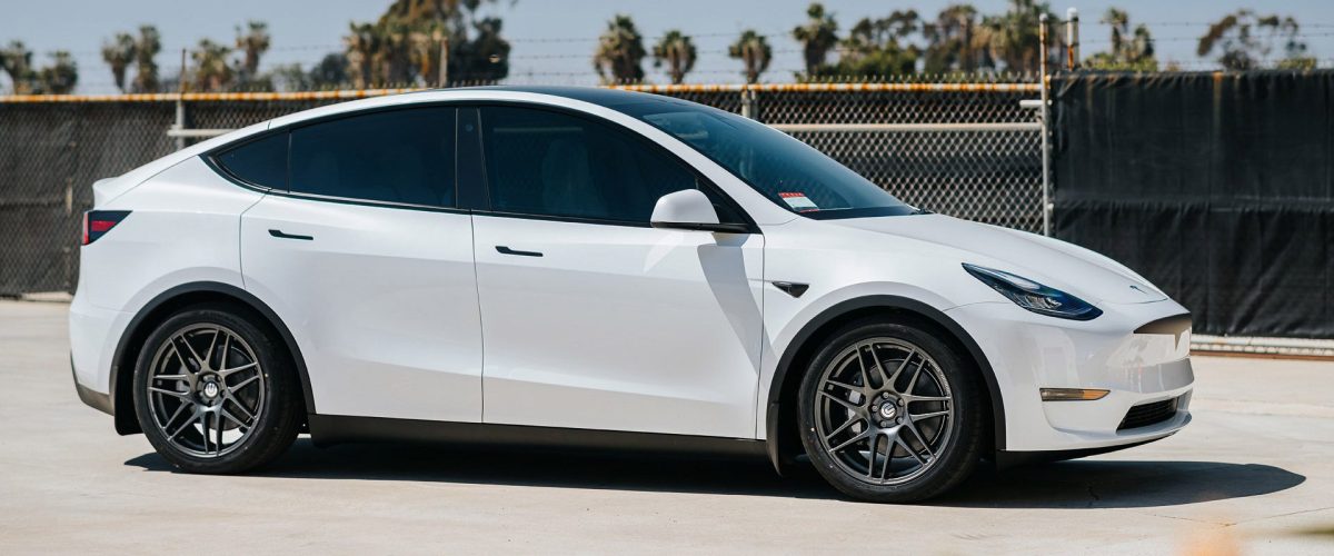 Pearl White Multi-Coat Tesla Model Y – UP x BBS Flugplatz Wheels