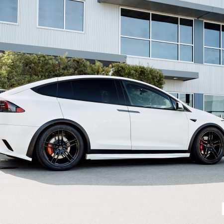 Pearl White Multi-Coat Tesla Model X – UP-04 Forged Wheels