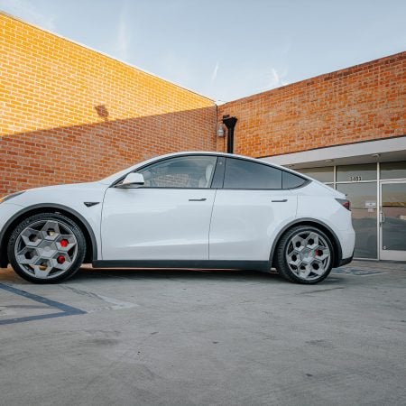 White Tesla Model Y – UP CYBRHEX Forged Wheels in Satin Titanium
