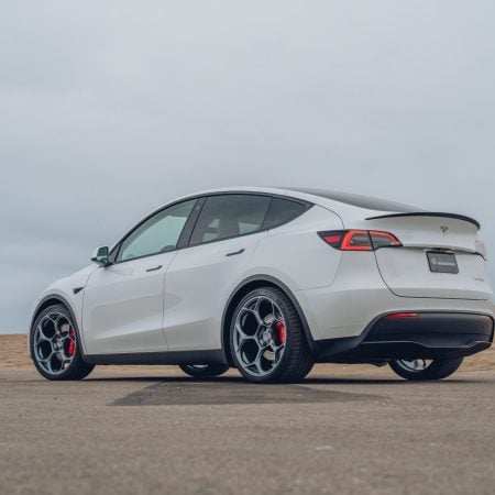Pearl White Tesla Model Y – UP-05 Forged Wheels in Satin Titanium