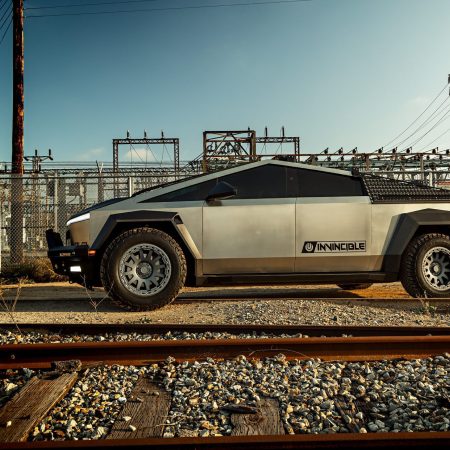 UP INVINCIBLE® TESLA CYBERTRUCK – UP-03 Beadlock Forged Wheels in Satin Titanium