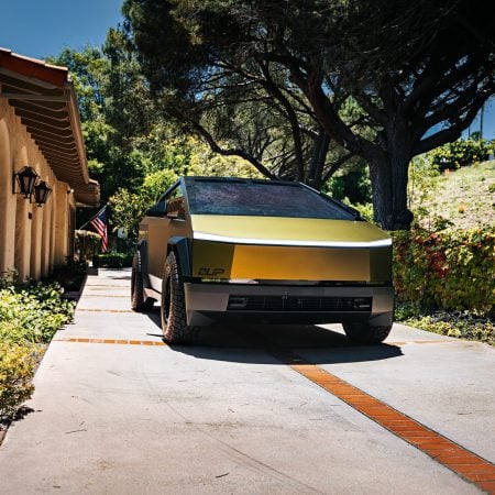 Matte Gold Eclipse Tesla Cyberbeast – UP-03 Beadlock Forged Wheels In Satin Black