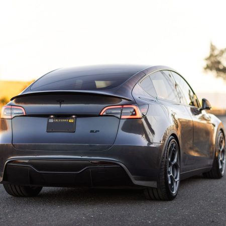 Midnight Silver Tesla Model Y – UP-05 Forged Wheels in Satin Titanium