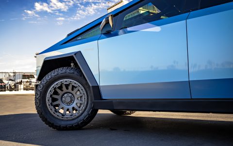 Tesla Cybertruck Dusk Sky blue gloss wrap 20 inch UP-03 beadlock satin titanium wheels unplugged performance 1920px image (10)