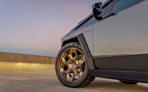 Tesla Cybertruck Magnesium grey wrap bronze 24 inch cybrhex forged wheels unplugged performance 1920px image (13)