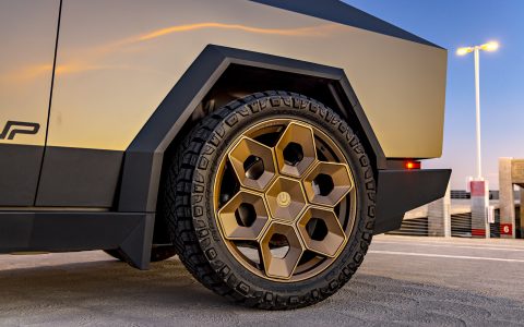 Tesla Cybertruck Magnesium grey wrap bronze 24 inch cybrhex forged wheels unplugged performance 1920px image (14)