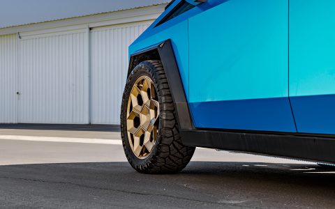 Tesla Cybertruck blue bronze 24 inch CYBRHEX wheels Unplugged performance 1920px image (7)