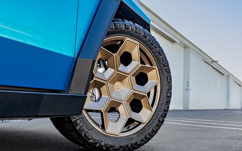 Tesla Cybertruck blue bronze 24 inch CYBRHEX wheels Unplugged performance 1920px image (9)