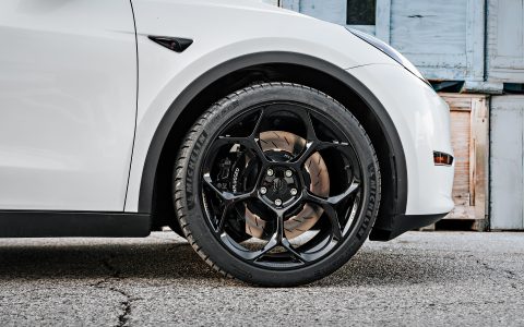 Tesla Model Y 21 inch gloss black UP-05 forged wheels big brake bit bbk unplugged performance 1920px image (7)