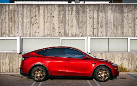 Ultra Red Tesla Model Y Juniper with Satin Bronze Cybrhex Forged Wheels 1920px (5)