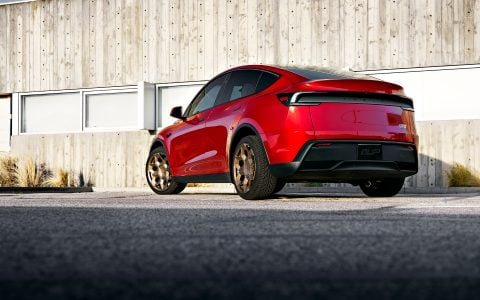 Ultra Red Tesla Model Y Juniper with Satin Bronze Cybrhex Forged Wheels 1920px (8)