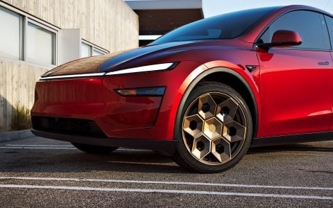 Ultra Red Tesla Model Y Juniper with Satin Bronze Cybrhex Forged Wheels 1920px (9)