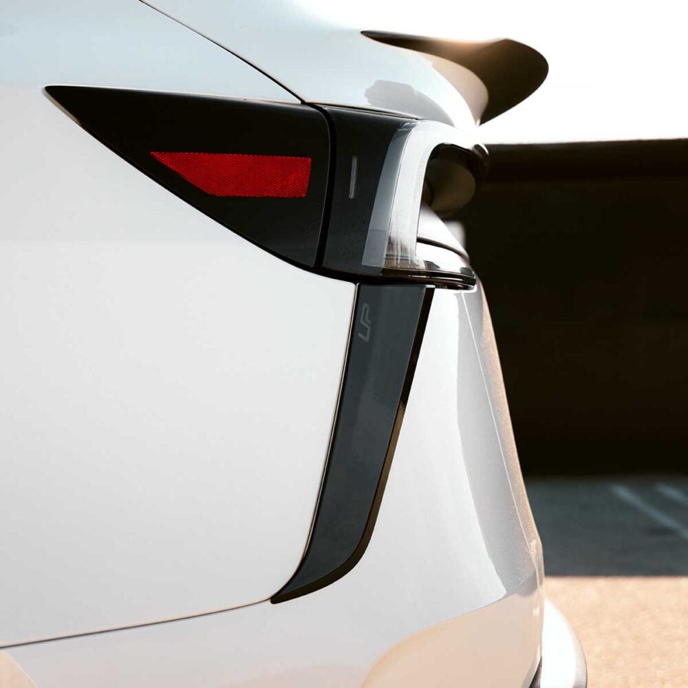 Tesla Model Yテールランプ 左側 本体 Tesla Model Y (2026+) High Efficiency Rear Fins - Unplugged