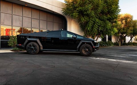 Gloss Black Tesla Cybertruck UP INVINCBILE Build with Steel Bumpers Rock Sliders Unplugged Performance 1920px200kb (13)