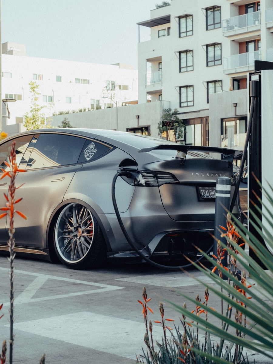 Tesla Model Y Performance Owners Take Over Tesla Diner for a UP Community Meetup 6 Unplugged Performance Juniper Model Y Performance at Tesla Diner-05_1200px
