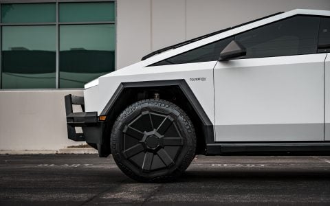 White Tesla Cybertruck with UP INVINCIBLE Steel Front Bull Bar and Rock Sliders 9 White Tesla Cybertruck with UP INVINCIBLE Steel Front Bull Bar and Rock Sliders