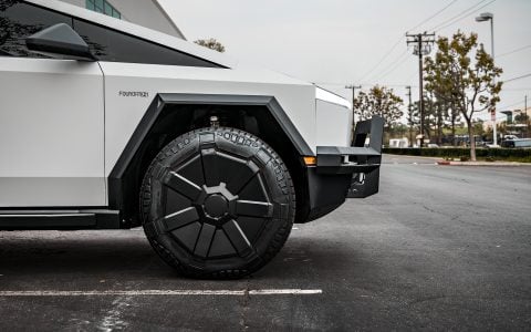 White Tesla Cybertruck with UP INVINCIBLE Steel Front Bull Bar and Rock Sliders 5 White Tesla Cybertruck with UP INVINCIBLE Steel Front Bull Bar and Rock Sliders