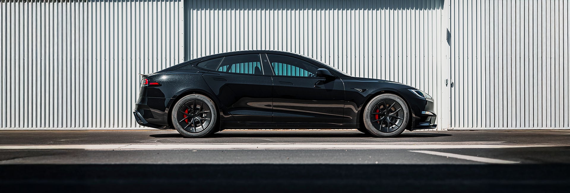 Black Tesla Model S 26 Refresh on UP-RW Flow Formed 19-inch Wheels Unplugged Performance 3840px (8)