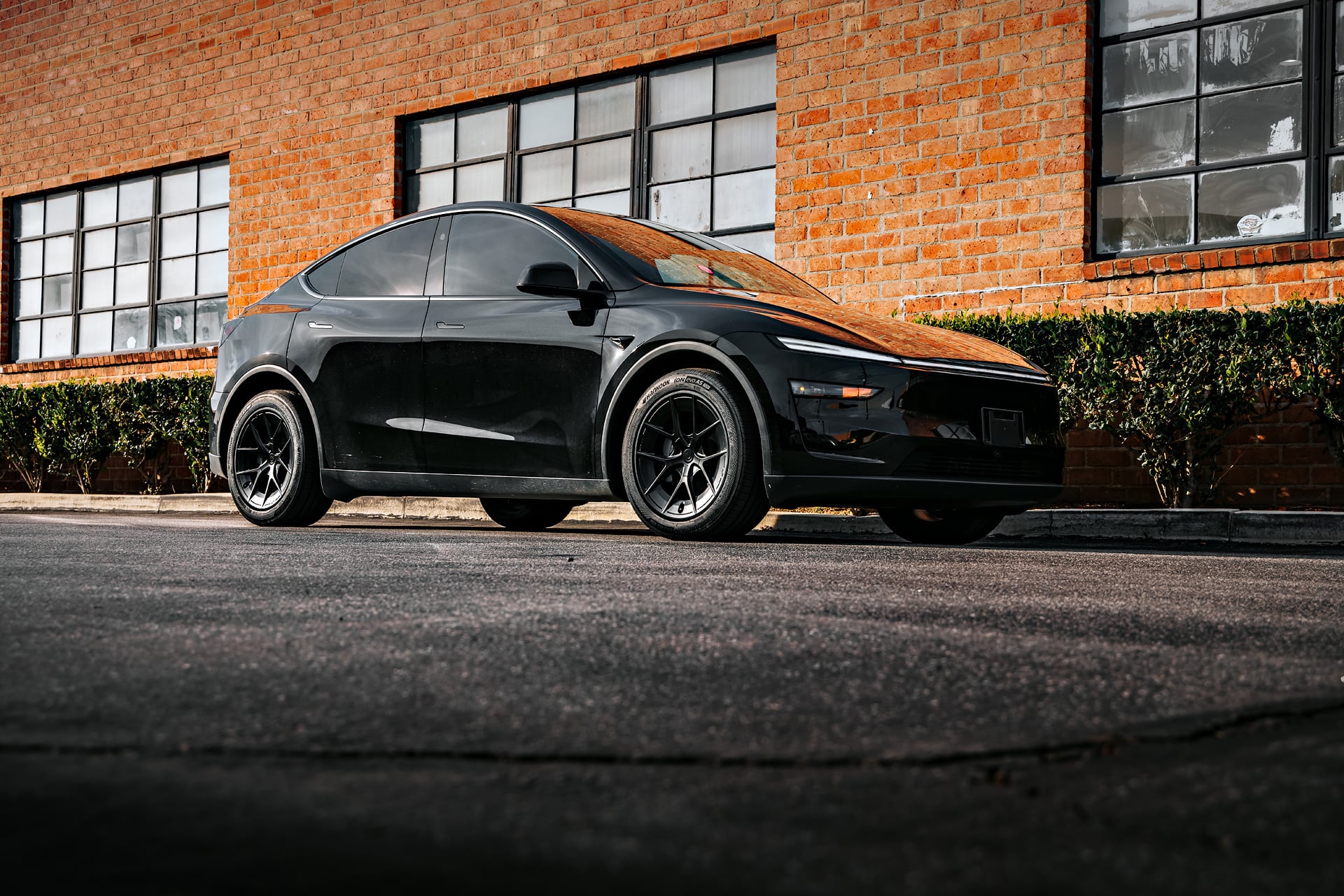 Diamond Black Tesla Model Y Juniper Long Range on 19-Inch UP-RW FF Wheels
