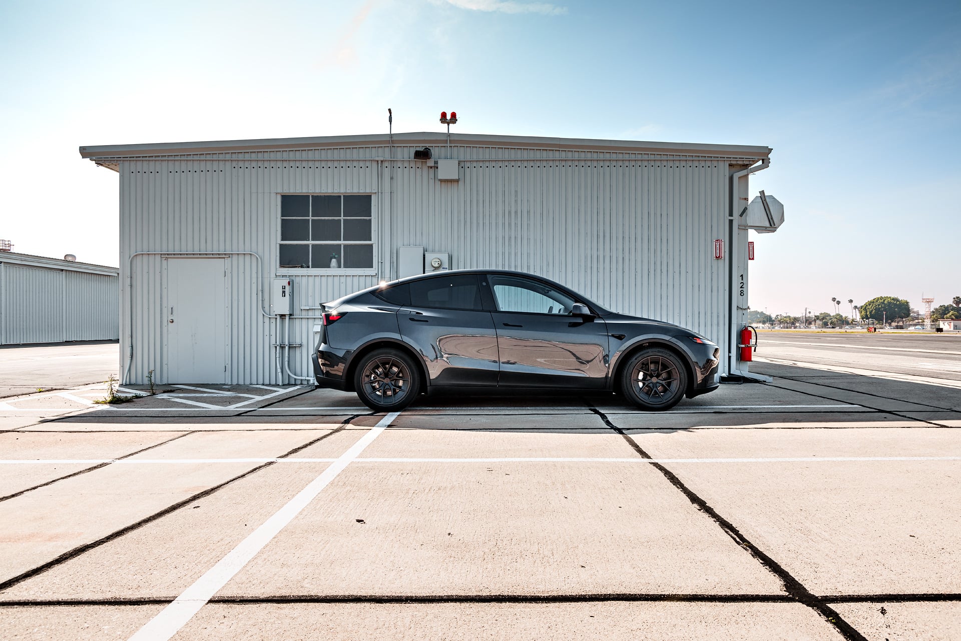 The New Tesla Model Y Standard Is Already a Smart Buy. UP-RW FF Makes It Even More Interesting 2 Stealth Grey Tesla Model Y Non Premium UP-RW FF 19-Inch Wheels Unplugged Performance 1920px (10)