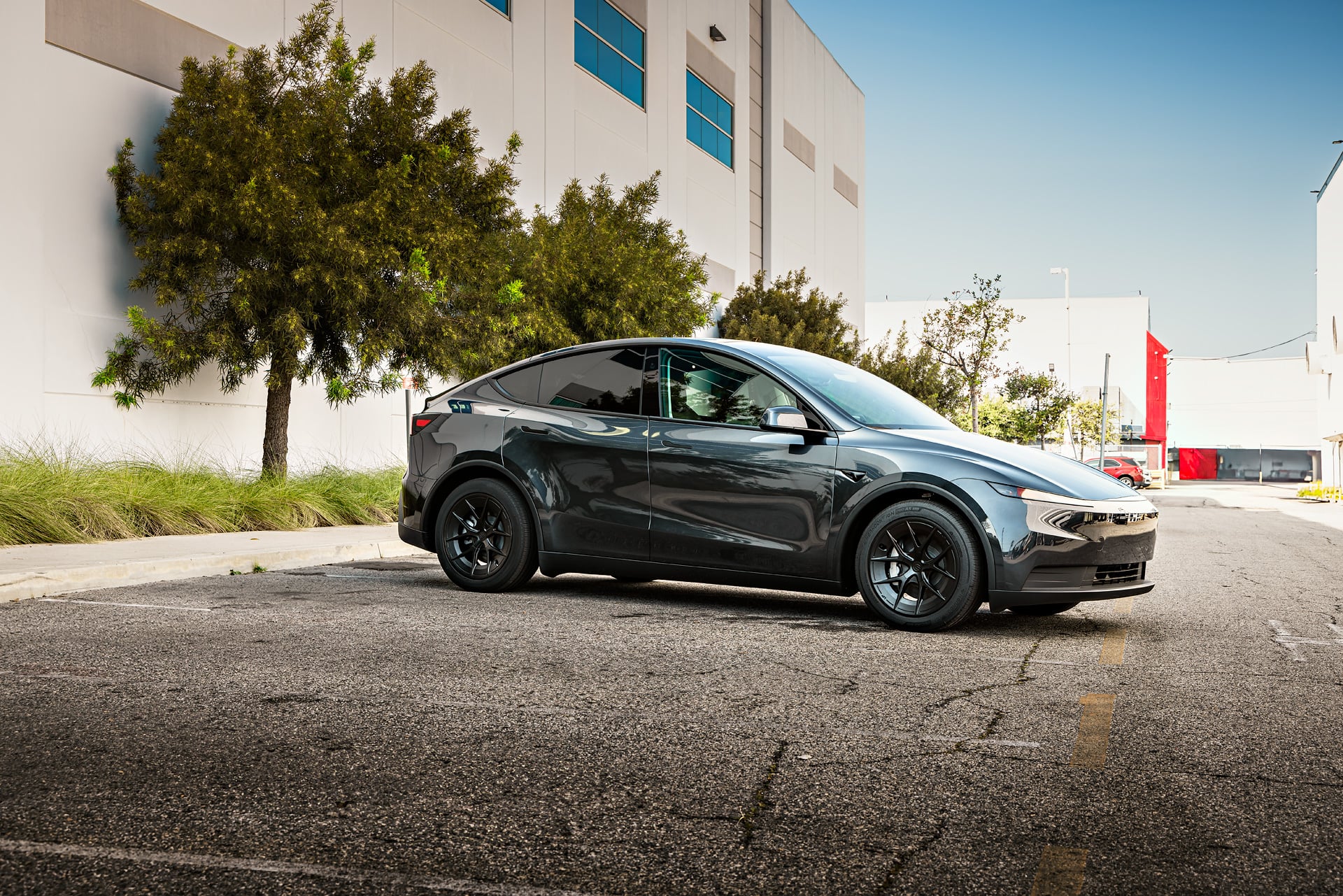 The New Tesla Model Y Standard Is Already a Smart Buy. UP-RW FF Makes It Even More Interesting 1 Stealth Grey Tesla Model Y Non Premium UP-RW FF 19-Inch Wheels Unplugged Performance 1920px (2)