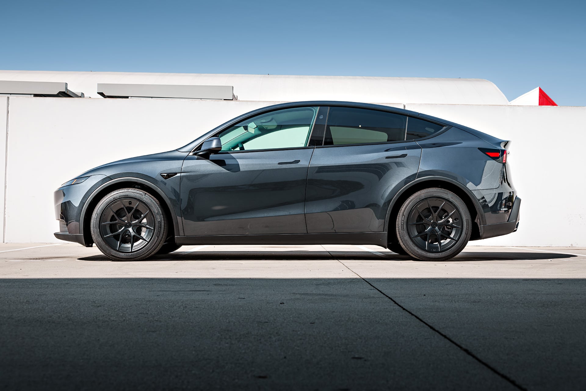 The New Tesla Model Y Standard Is Already a Smart Buy. UP-RW FF Makes It Even More Interesting 3 Stealth Grey Tesla Model Y Non Premium UP-RW FF 19-Inch Wheels Unplugged Performance 1920px (5)