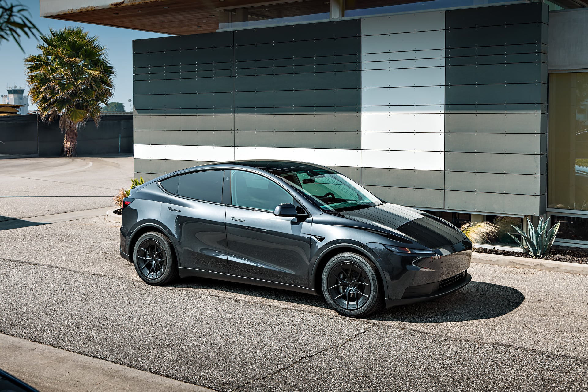 The New Tesla Model Y Standard Is Already a Smart Buy. UP-RW FF Makes It Even More Interesting 7 Stealth Grey Tesla Model Y Standard on 19-Inch UP-RW FF Wheels