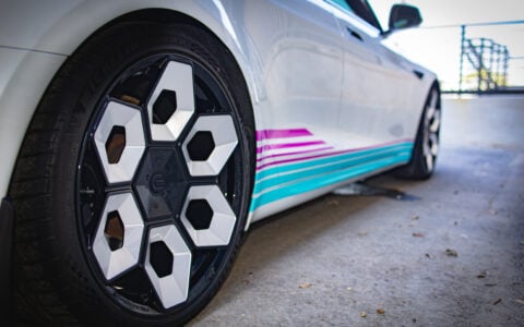 White Tesla Model S Plaid on 21-Inch UP Forged CYBRHEX Wheels 15 White Tesla Model S Plaid on 21-Inch UP Forged CYBRHEX Wheels