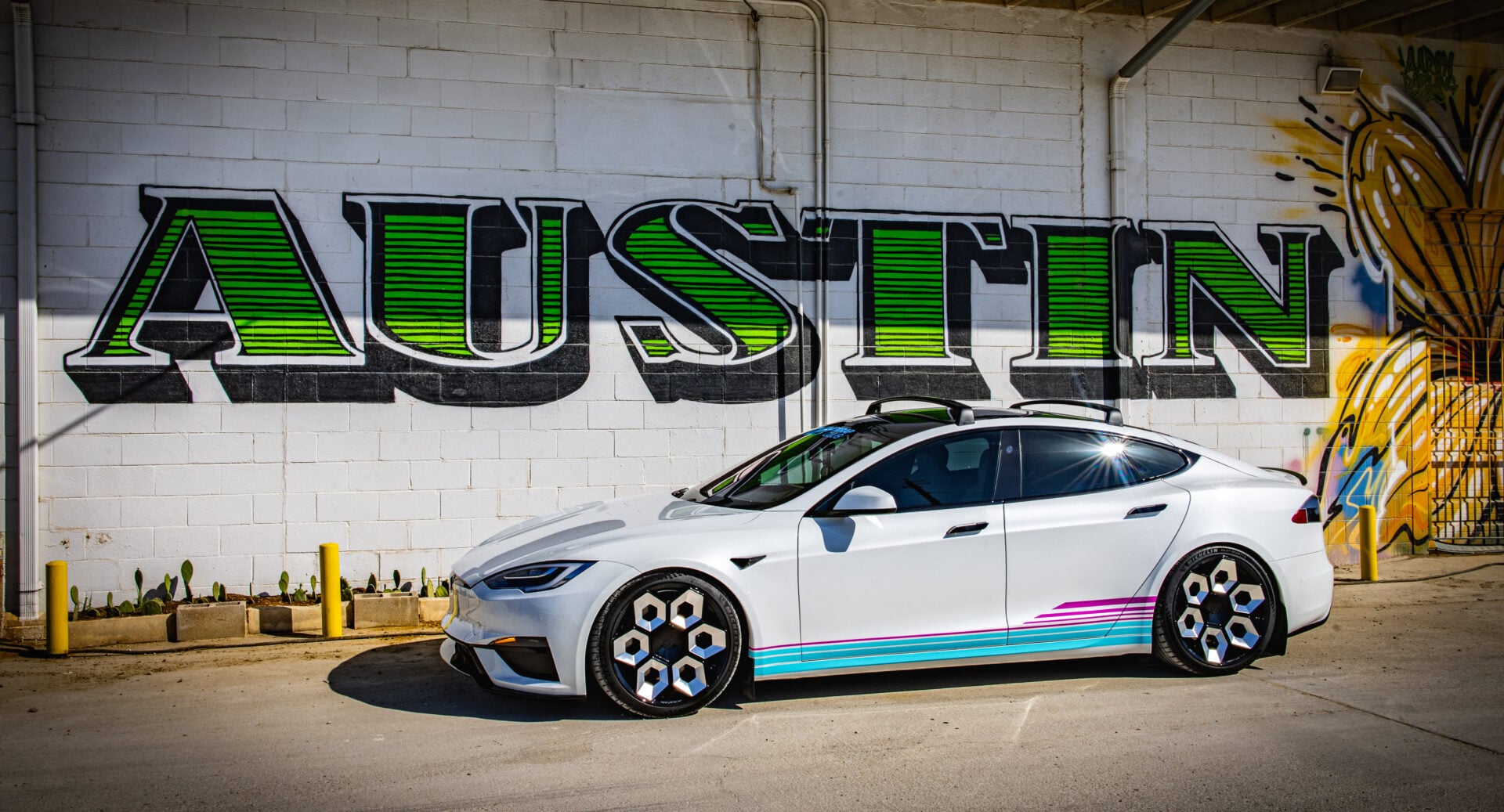 White Tesla Model S Plaid on 21-Inch UP Forged CYBRHEX Wheels