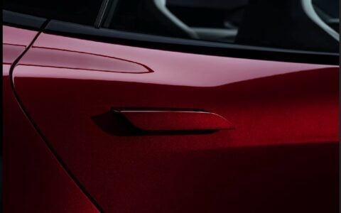 Tesla-model-s-signature-garnet-red-door-handles