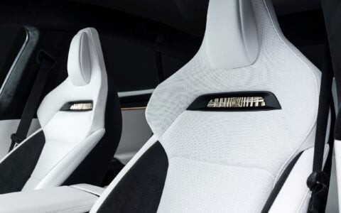 Tesla-model-s-signature-plaid-seats