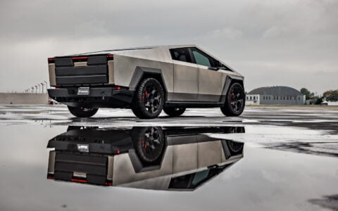 Tesla Cybertruck Unplugged Performance Invincible Bumper Slider Lights Cyberhex Gloss Black 1920px (7)