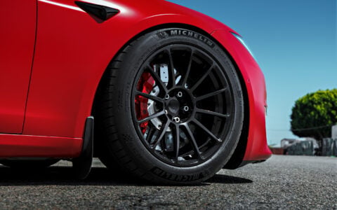 Red 2023 Tesla Model S Plaid UP Forged UP-03 Race Spec Wheels Carbon Ceramic Brakes and Trunk Spoiler Unplugged Performance 1920px (10)