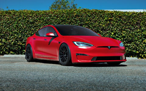 Red 2023 Tesla Model S Plaid UP Forged UP-03 Race Spec Wheels Carbon Ceramic Brakes and Trunk Spoiler Unplugged Performance 1920px (11)