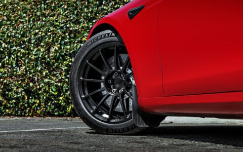 Red 2023 Tesla Model S Plaid UP Forged UP-03 Race Spec Wheels Carbon Ceramic Brakes and Trunk Spoiler Unplugged Performance 1920px (14)