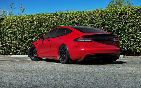 Red 2023 Tesla Model S Plaid UP Forged UP-03 Race Spec Wheels Carbon Ceramic Brakes and Trunk Spoiler Unplugged Performance 1920px (15)
