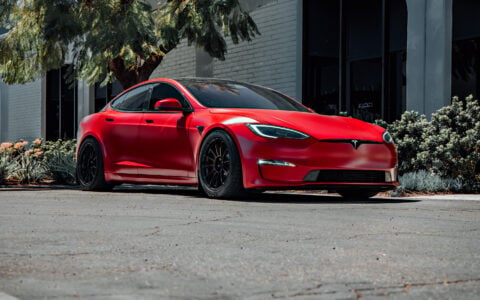 Red 2023 Tesla Model S Plaid UP Forged UP-03 Race Spec Wheels Carbon Ceramic Brakes and Trunk Spoiler Unplugged Performance 1920px (2)