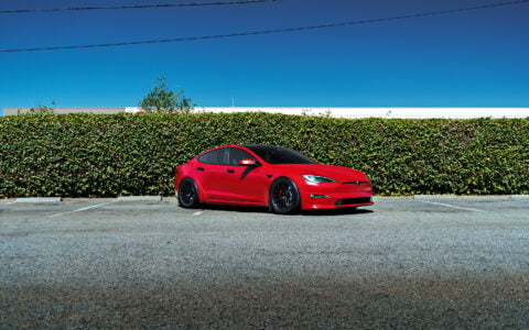 Red 2023 Tesla Model S Plaid UP Forged UP-03 Race Spec Wheels Carbon Ceramic Brakes and Trunk Spoiler Unplugged Performance 1920px (9)