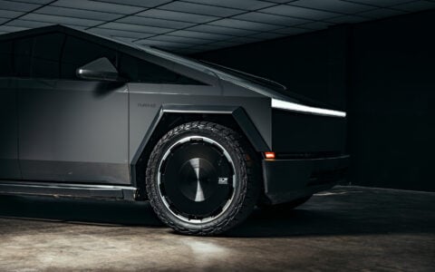 Tesla Cybertruck UP Forged CYBRDISC 24-inch Wheels Unplugged Performance 1920px (23) (1)