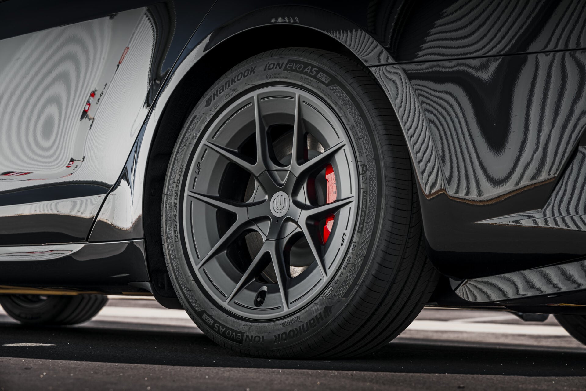 Black Tesla Model S 26 Refresh on UP-RW Flow Formed 19-inch Wheels Unplugged Performance 3840px (10)