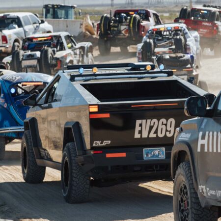 UNPLUGGED PERFORMANCE AT THE MINT 400