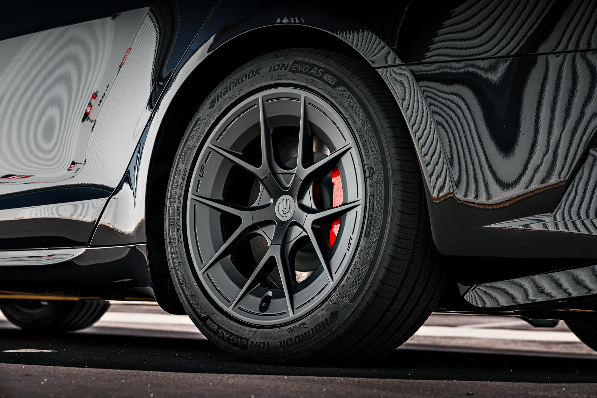 Long-Awaited UP-RW FF Wheels Are In Stock and Shipping Now 4 Black Tesla Model S 26 Refresh on UP-RW Flow Formed 19-inch Wheels Unplugged Performance 1920px (10)