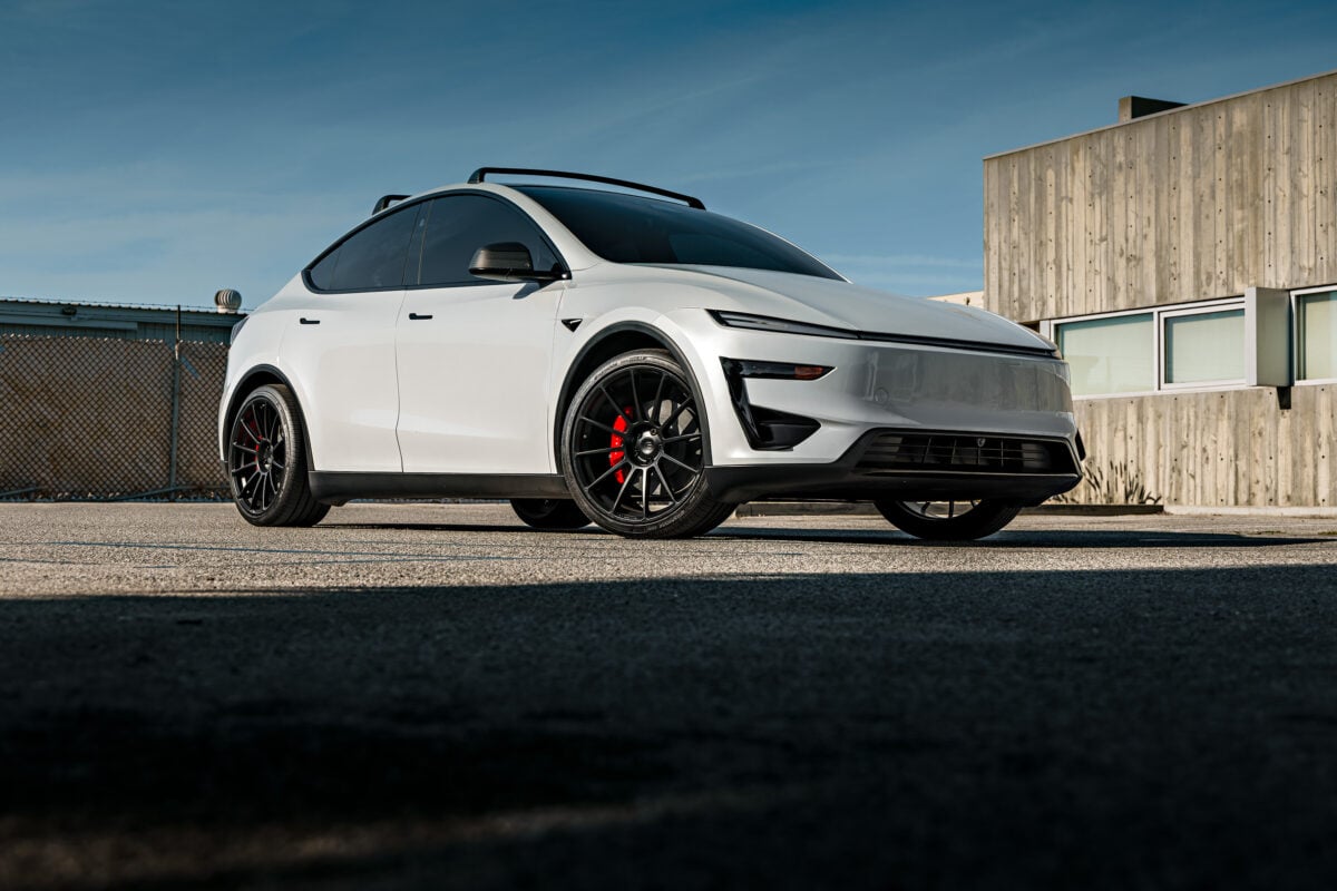 White Tesla Model Y Performance on 21-Inch UP Forged UP-03 Wheels