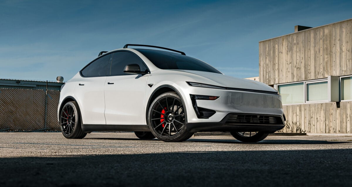 White Tesla Model Y Performance on 21-Inch UP Forged UP-03 Wheels