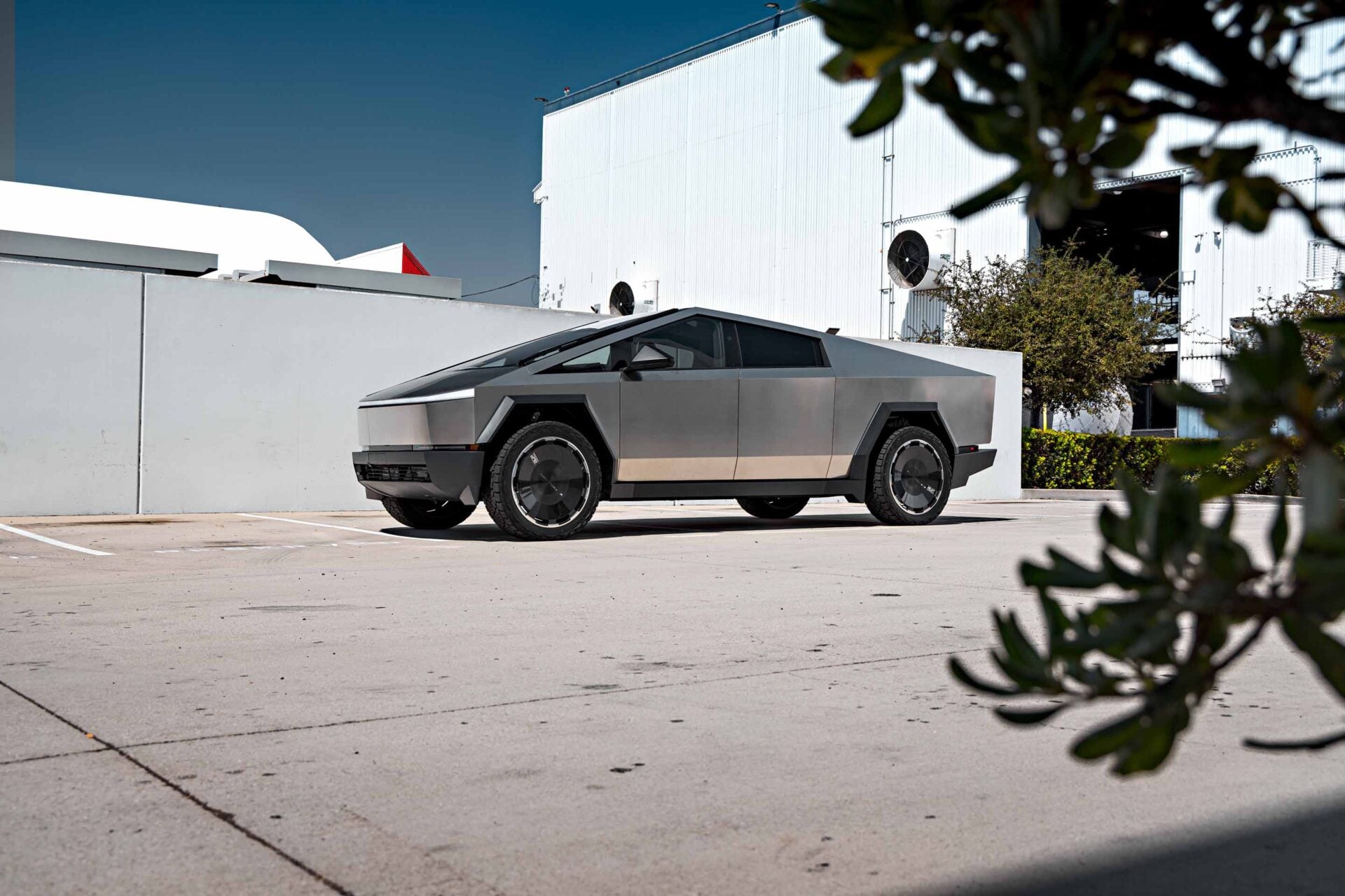 Tesla Cybertruck on 24-Inch UP Forged CYBRDISC Gloss Black Wheels 5 Tesla Cybertruck UP Forged 24-Inch Gloss Black CYBRDISC Wheels Unplugged Performance 2