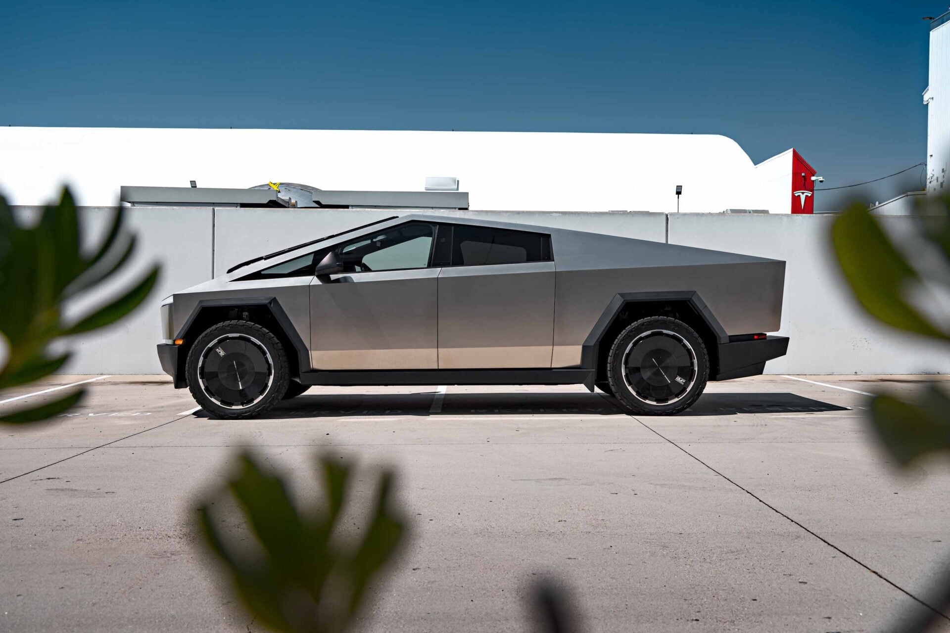 Tesla Cybertruck on 24-Inch UP Forged CYBRDISC Gloss Black Wheels 2 Tesla Cybertruck UP Forged 24-Inch Gloss Black CYBRDISC Wheels Unplugged Performance 3