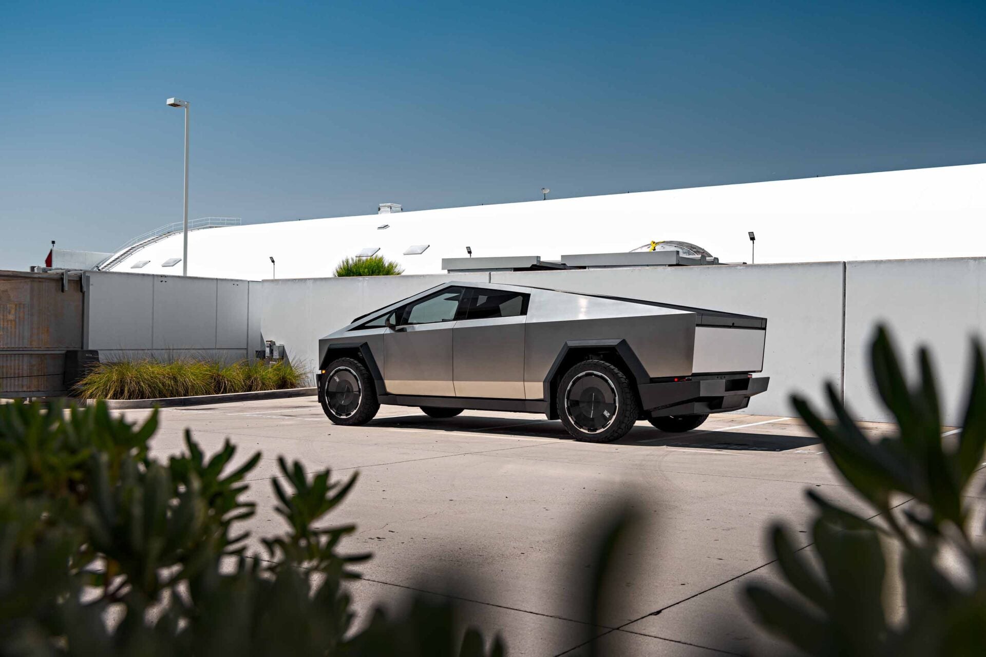 Tesla Cybertruck on 24-Inch UP Forged CYBRDISC Gloss Black Wheels 1 Tesla Cybertruck UP Forged 24-Inch Gloss Black CYBRDISC Wheels Unplugged Performance 4