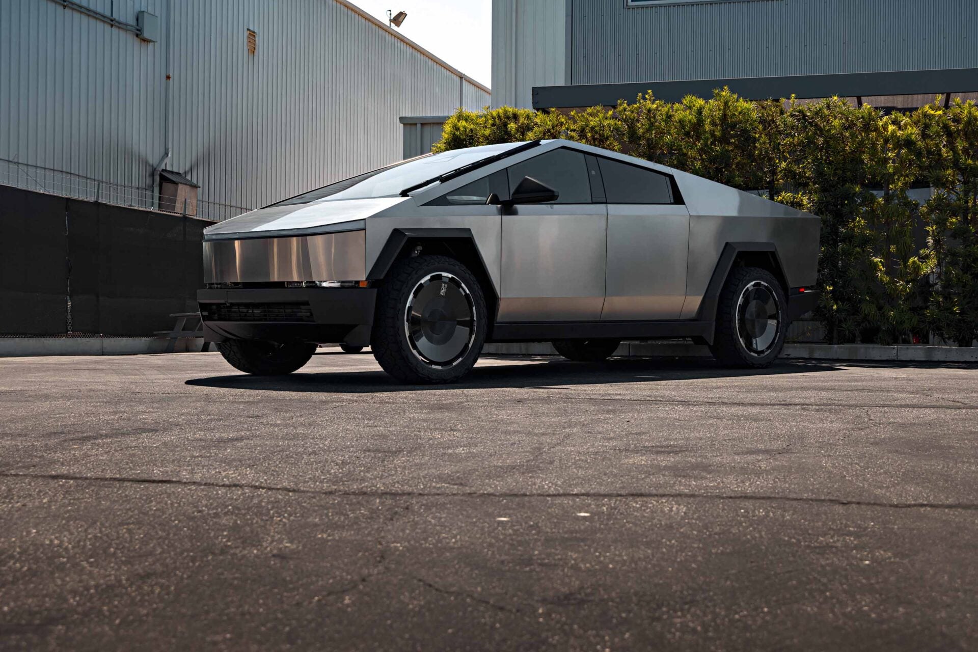 Tesla Cybertruck on 24-Inch UP Forged CYBRDISC Gloss Black Wheels 6 Tesla Cybertruck UP Forged 24-Inch Gloss Black CYBRDISC Wheels Unplugged Performance 6