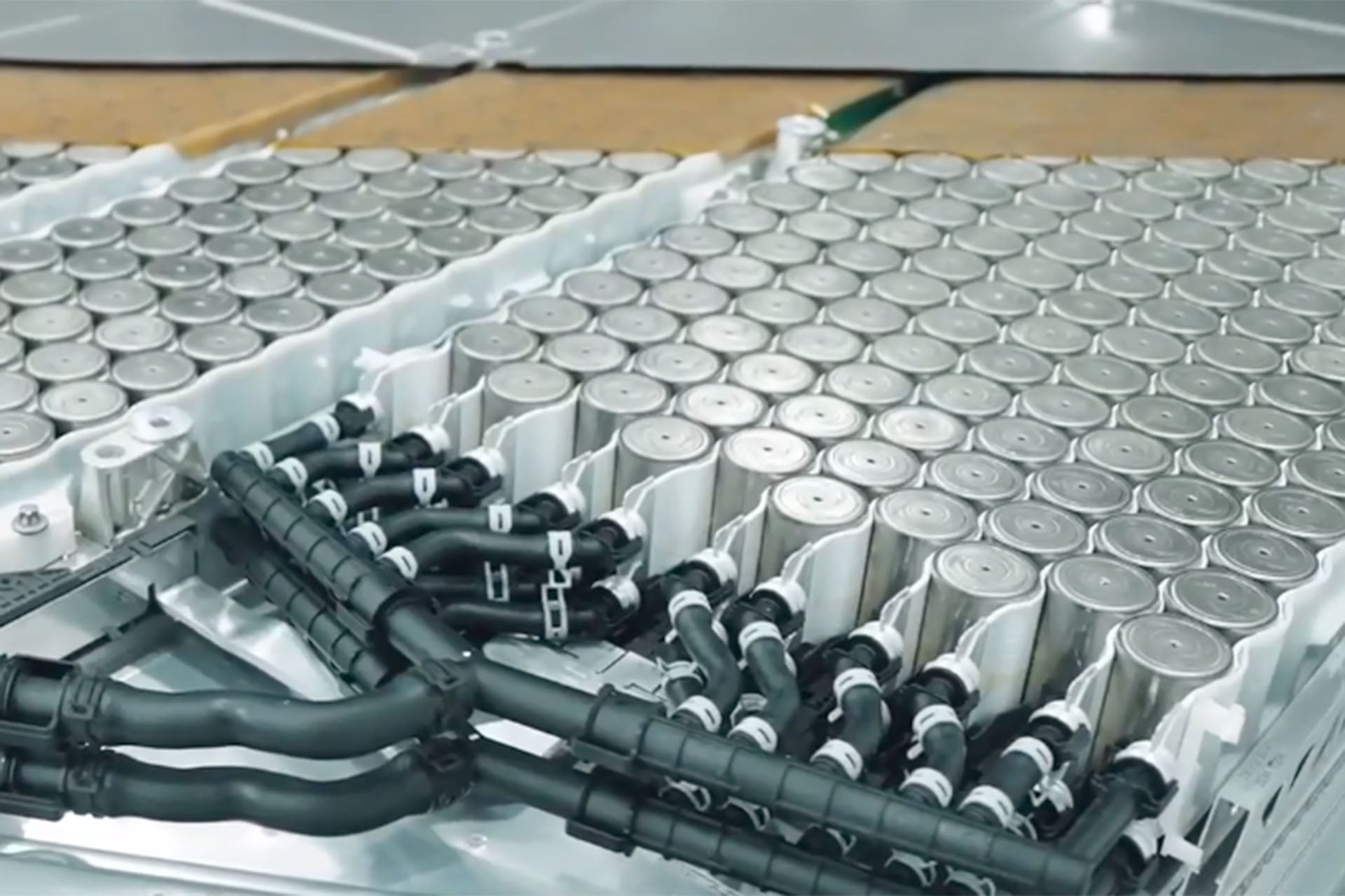 Why Tesla Moved Beyond the “Middle Roadster” 6 Tesla Roadster Battery Detailed Look
